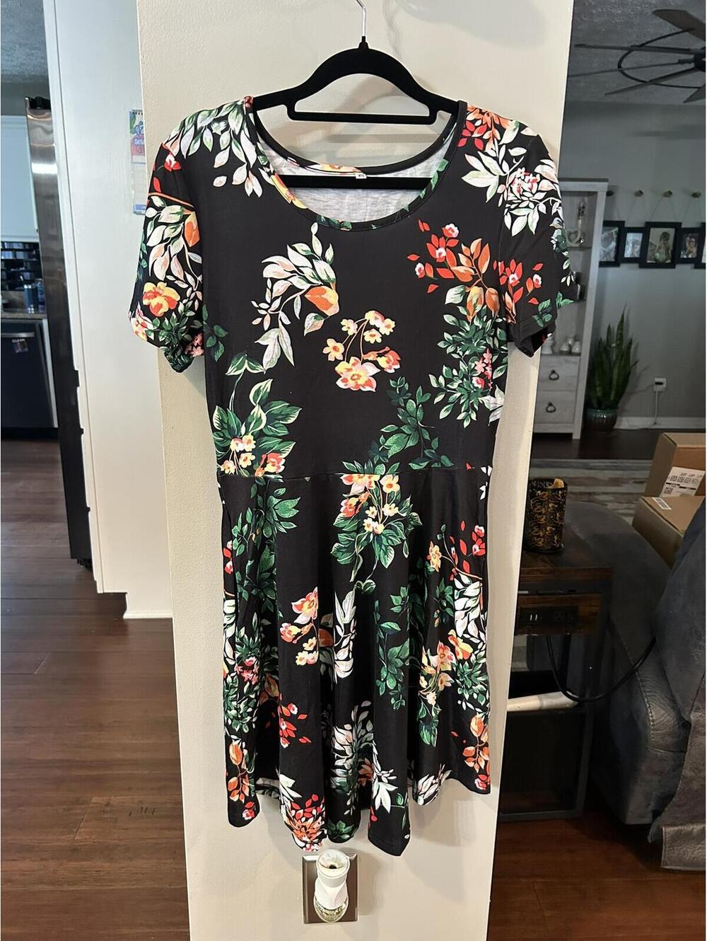 Floral Short Sleeve Dress in Size XS
